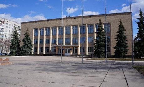 До міськради потрапляють 7 партій