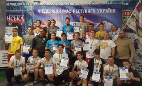 Мас-рестлінг — в маси. З Всеукраїнського чемпіонату нижньоторгаївські юніори привезли 12 нагород