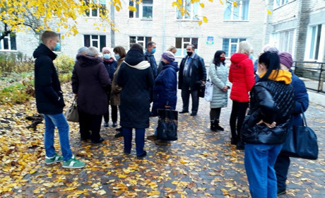 У Шостці мітингували за звільнення головного лікаря дитячої поліклініки. Фото+Відео
