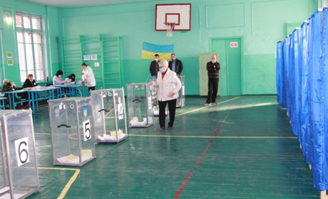  Хто і від яких політичних сил пройшов у депутати Курахівської міської ради