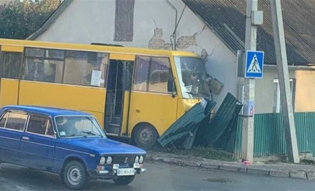 У Чорткові сталася ДТП за участі маршрутного таксі (+ фото)