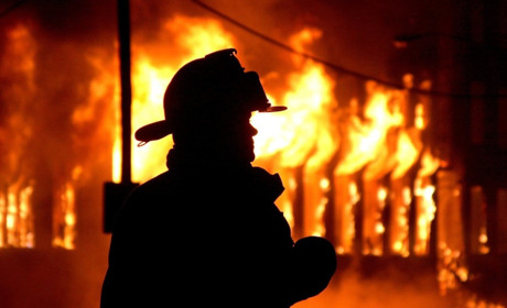 Півтори години гасили: у Новограді загорівся приватний будинок