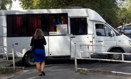 «А у вас є 250 гривень на штраф за відсутність маски?» Як херсонські водії привчають до карантину