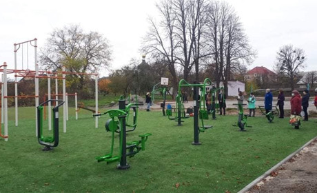 У Ржищеві - нове міні-футбольне поле та workout-майданчик