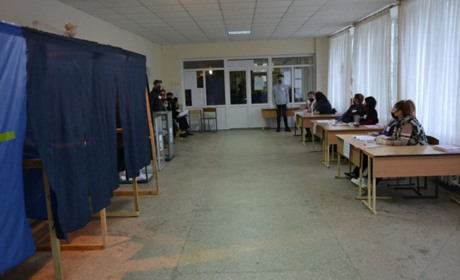 В Херсоні — рекордно низька явка. Чому так і скільки людей оберуть міського голову?