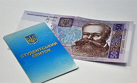15 кілограм сосисок або 200 поїздок у маршрутці: на що вистачає студентської стипендії?