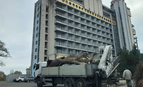 Куди зникли херсонські динозаври? Розповідаємо, коли знову запрацює «Парк Юрського періоду»