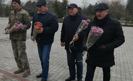 День Гідності та Свободи в Нижніх Сірогозах. Передісторія цього свята, значення і символізм