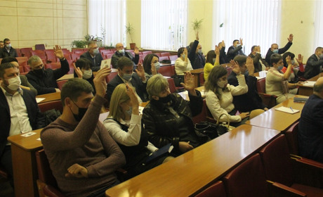 Депутати розпочали роботу: фоторепортаж з першої сесії новообраної Калинівської міської ради