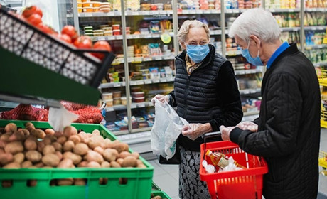 В Україні ввели "пріоритетні години" для людей похилого віку: що варто знати гадячанам