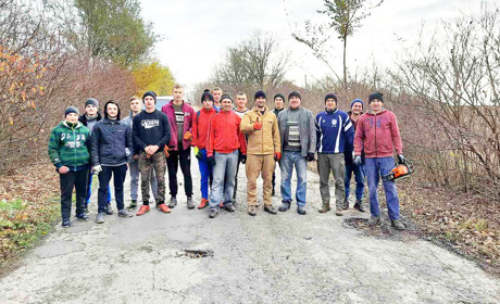 Розчищення узбіч дороги на Южинець і Шишківці —  ініціатива місцевої молоді