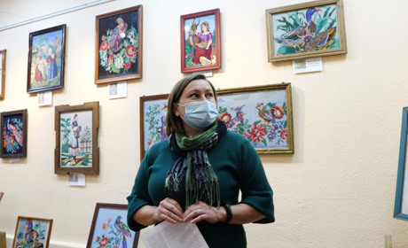 У Корюківському історичному музеї діє виставка післявоєнних вишиваних картин