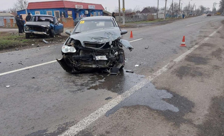 У Панютиному водій Geely не пропустив ВАЗ: є постраждалий