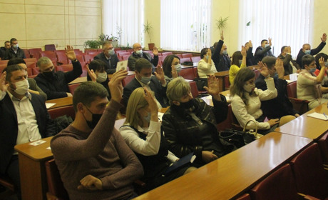 Педагоги-депутати: хто з освітян Калинівщини засідатиме у радах