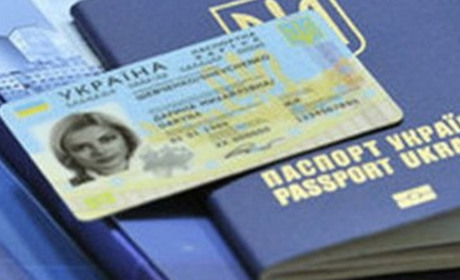 Чи можна довірити отримання готового паспорту іншій особі?