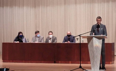 Фото дня: у Лозовій депутати нової райради вперше зібралися на сесію та обрали голову 