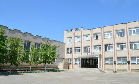 В херсонській гімназії зібрали 5 027 грн на лікування Марійки Сахно, яка потребує вакцини за $2 млн