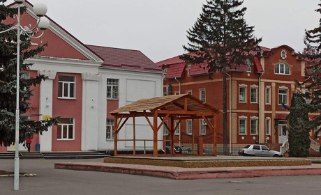 Бар розпочав підготовку до новорічних свят: фото 