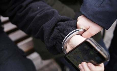 Просив подзвонити: у Новограді затримали місцевого шахрая