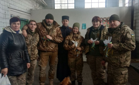 Їх будні – це виїзди в ООС і постійний збір гуманітарки. Волонтери двох районів знову їздили на Схід