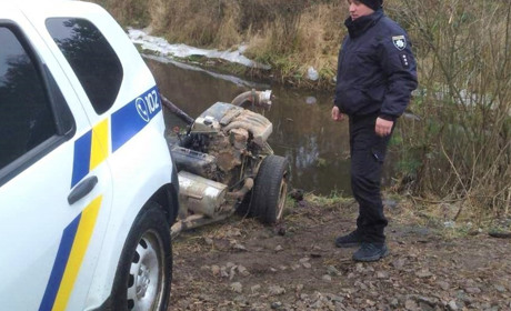 По мотопомпі з району: на Сарненщині та Рокитнівщині шукають бурштинокопачів