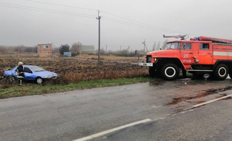 На автошляху «Оріхів-Гуляйполе» рятувальники допомогли водієві, який з’їхав у кювет