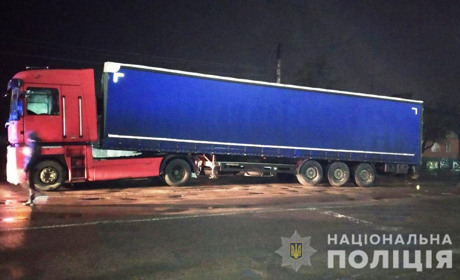 У Сарнах велосипедиста збила фура: чоловік помер у лікарні