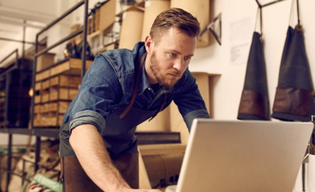 ФОПи й наймані працівники можуть оформити заявку на допомогу у зв’язку з "карантинними канікулами"