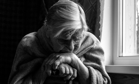 Ночувала на подвір'ї, щоб вберегтися від знущань онука: мешканець Шатівки почув вирок суду