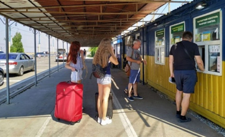 Як кримчани подорожують за кордон у період карантинних обмежень 