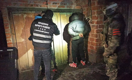 Оперативники затримали трьох осіб, що причетні до вбивства 33-річного мешканця Ніжинського району