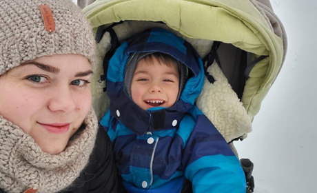 Вона вірить, що її син ходитиме: історія самопожертви мами особливого хлопчика із Золотоніщини