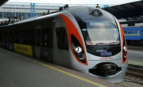 «Укрзалізниця» оголосила про запуск 4 нових напрямків на період зимових свят