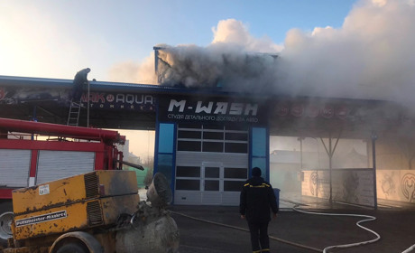 Пожежа на автомийці в Мамаївцях призвела до значних збитків