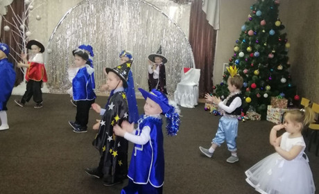 В музикальний зал дитсадочка "Теремок" троїцькі аграрії придбали енергостійке покриття на підлогу