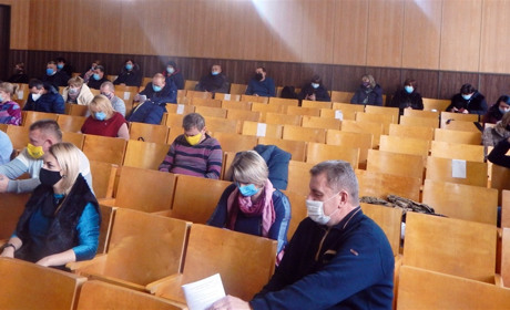 Яку зарплату затвердять міському голові та секретарю. Сесія Менської міської ради наживо