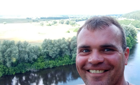 Новий староста на Корюківщині полишив мисливство, тримає пасіку та допомагає одинокій жінці