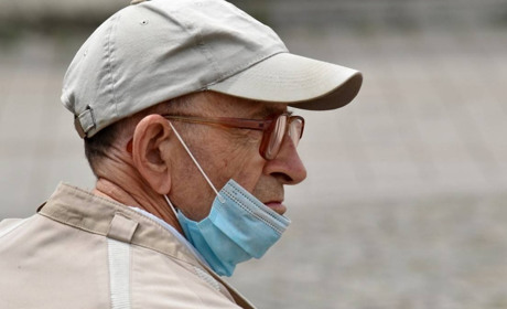 Маска на підборідді клієнта – платить штраф підприємець