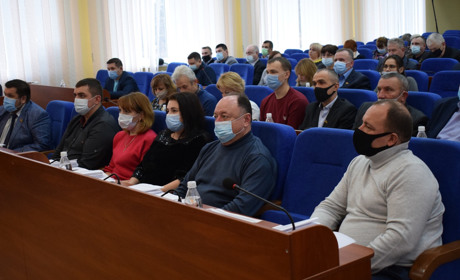 Відмова від мандату, бюджет та передача майна: позачергова сесія районної ради