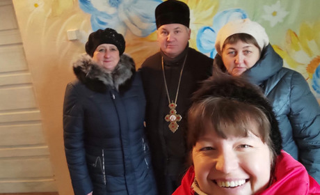 Навіщо священник з Чортківщини запустив у соцмережах челендж «Намалюй або купи і подаруй!»