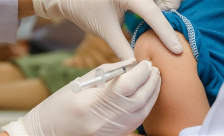 Хто з українців отримає щеплення від коронавірусу в першу чергу?