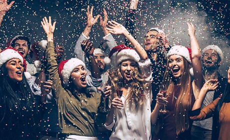 Кабмін дозволив кафе та ресторанам працювати у новорічну ніч