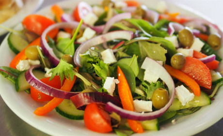 Гості на порозі: топ-добірка смачних салатів до святкового столу