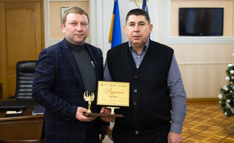 Відомий на Чортківщині аграрій Василь Градовий отримав почесну відзнаку «Сумлінний платник податків»