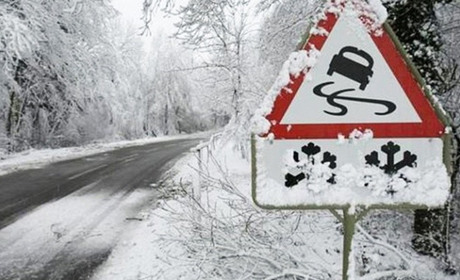 Водіїв попереджають про ожеледицю на автошляхах