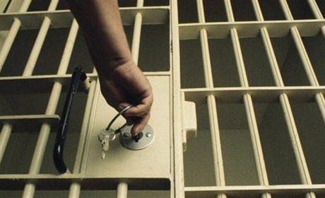 Обікрала маму та сусідку: лозівчанка з кримінальним минулим почула вирок суду