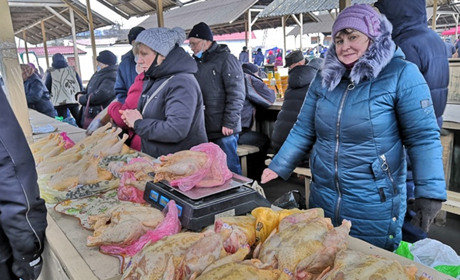 Переяславський базар у локдауні: подешевшала "молочка". Фоторепортаж із недільних торгів  