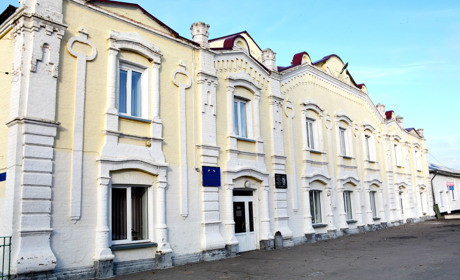 У Золотоніському районному Будинку культури вікна світяться до пізньої ночі. Що там відбувається?