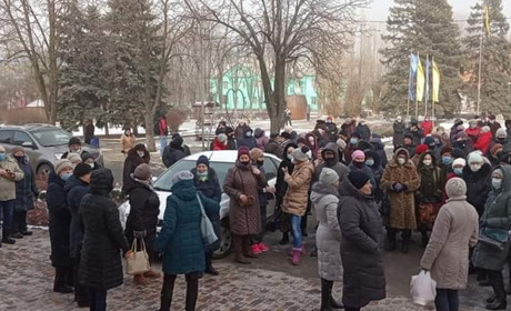 Курахівчани мітингували проти підвищення цін на "комуналку"