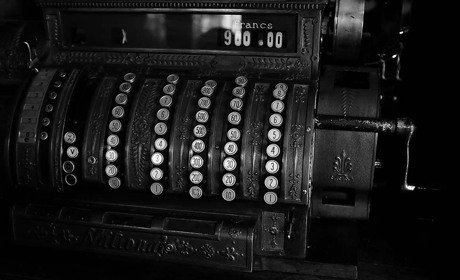 Зарплата, прожитковий мінімум, податки у 2021 році: що і на скільки зросло